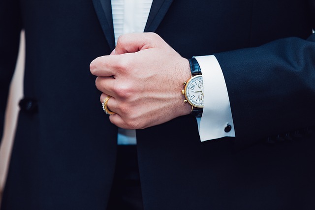 Van geschiedenis tot stijl: de volledige reis van tuxedo's, het kiezen van de juiste en bijpassende accessoires